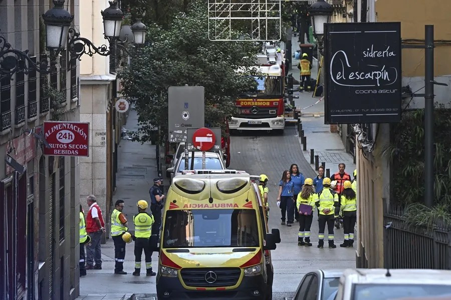 Inmediaciones del lugar del derrumbe parcial de un edificio en pleno centro de Madrid.