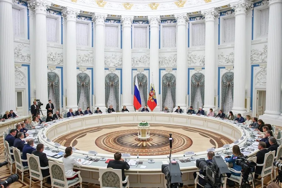 KREMLIN DESAFIA TRUMP