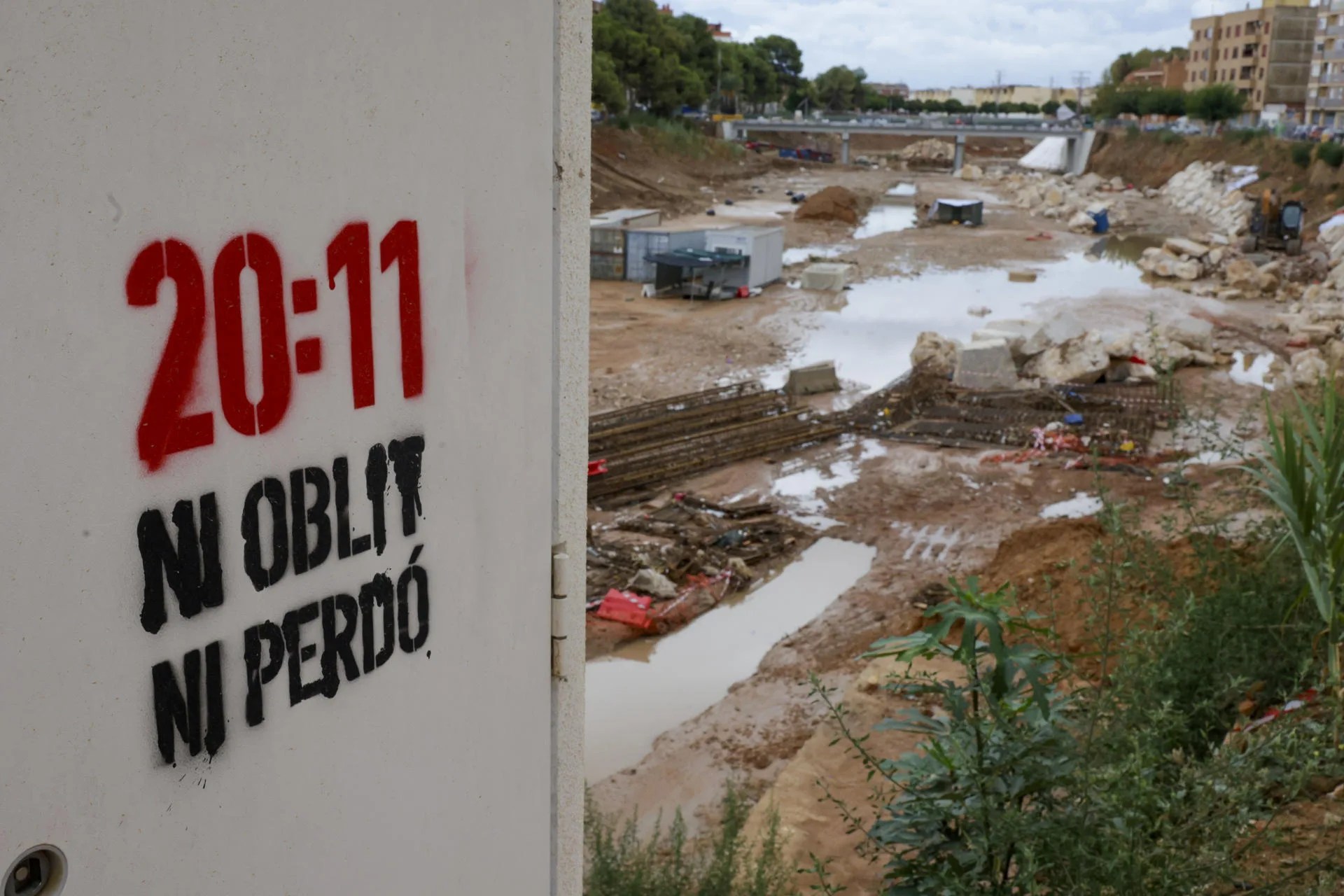 FOTODELDÍA PAIPORTA (VALENCIA), 29/09/2025.- Barranco del Poyo en su paso por Paiporta, Valencia, este lunes. La madrugada ha transcurrido con "normalidad" y sin "incidencias destacadas" en municipios de la provincia de Valencia afectados por la dana del pasado 29 de octubre, aunque las precipitaciones registradas han provocado el desbordamiento del barranco de La Saleta en Aldaia, la "subida puntual" del barranco del Poyo en Paiporta o el desprendimiento de piedras en una carretera en Buñol. EFE/ Kai Försterling
