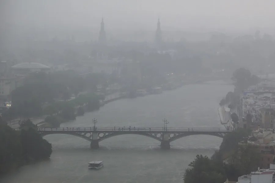  Imagen de Sevilla con el Puente de Triana