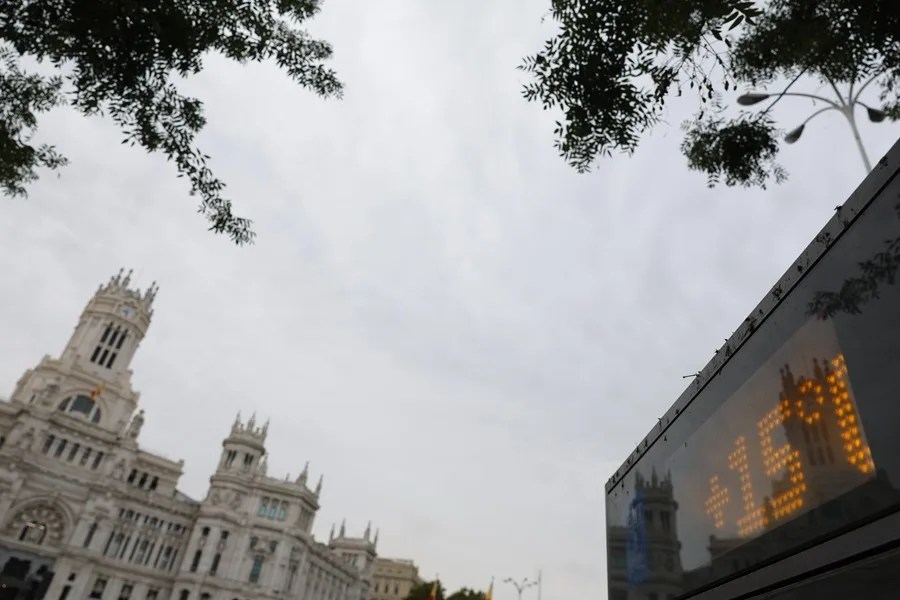 Un térmometro junto al Palacio de Cibeles de Madrid