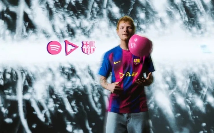 El artista británico Ed Sheeran y el logotipo de su nuevo álbum 'Play' serán los protagonistas de la camiseta que el Barcelona vestirá en el clásico del próximo día 26 de octubre, mientras que el equipo femenino la estrenará una semana antes, el 19 de octubre ante el Granada.