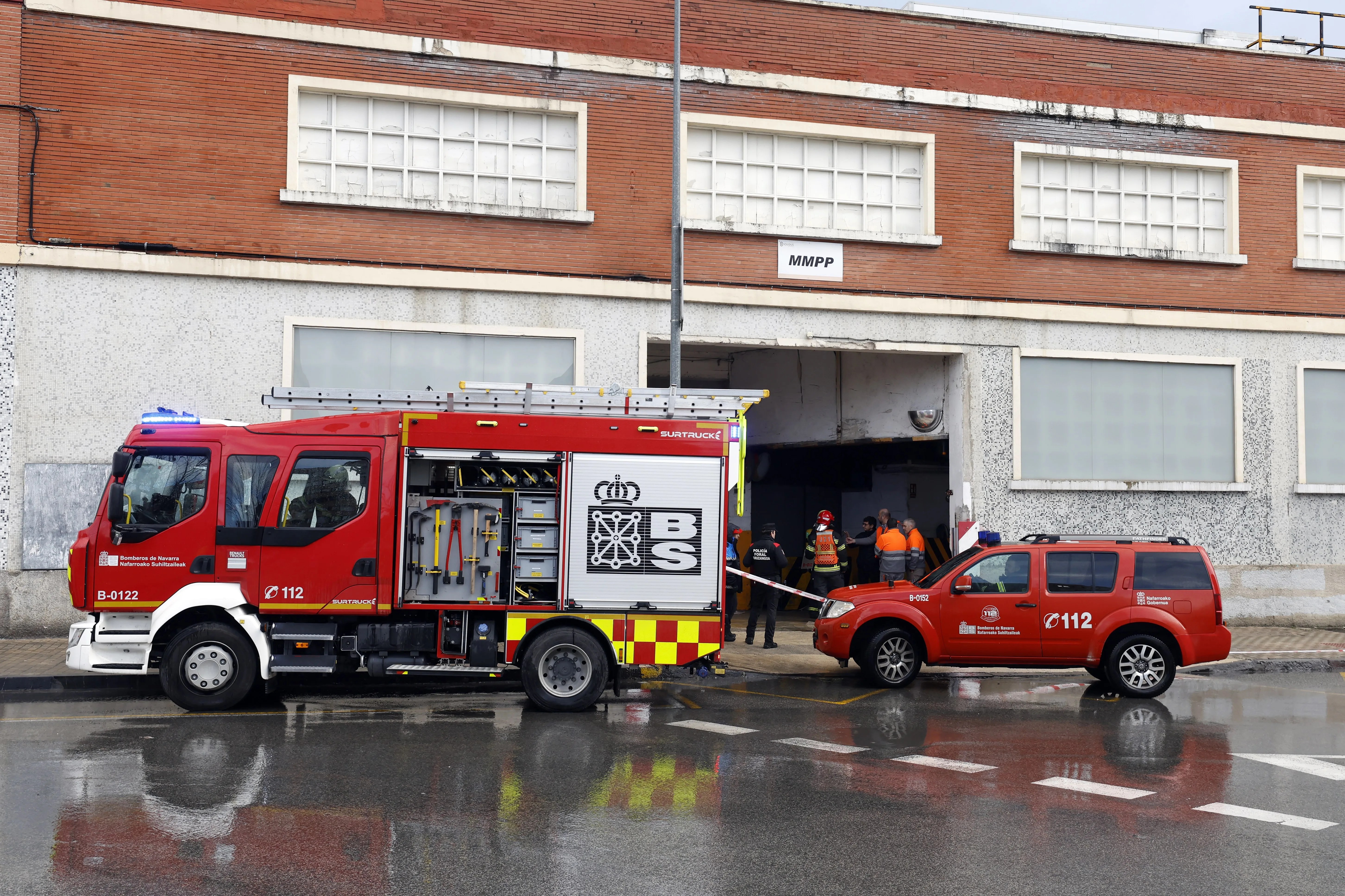 Imagen de archivo de efectivos de emergencias tras un accidente laboral en Villava