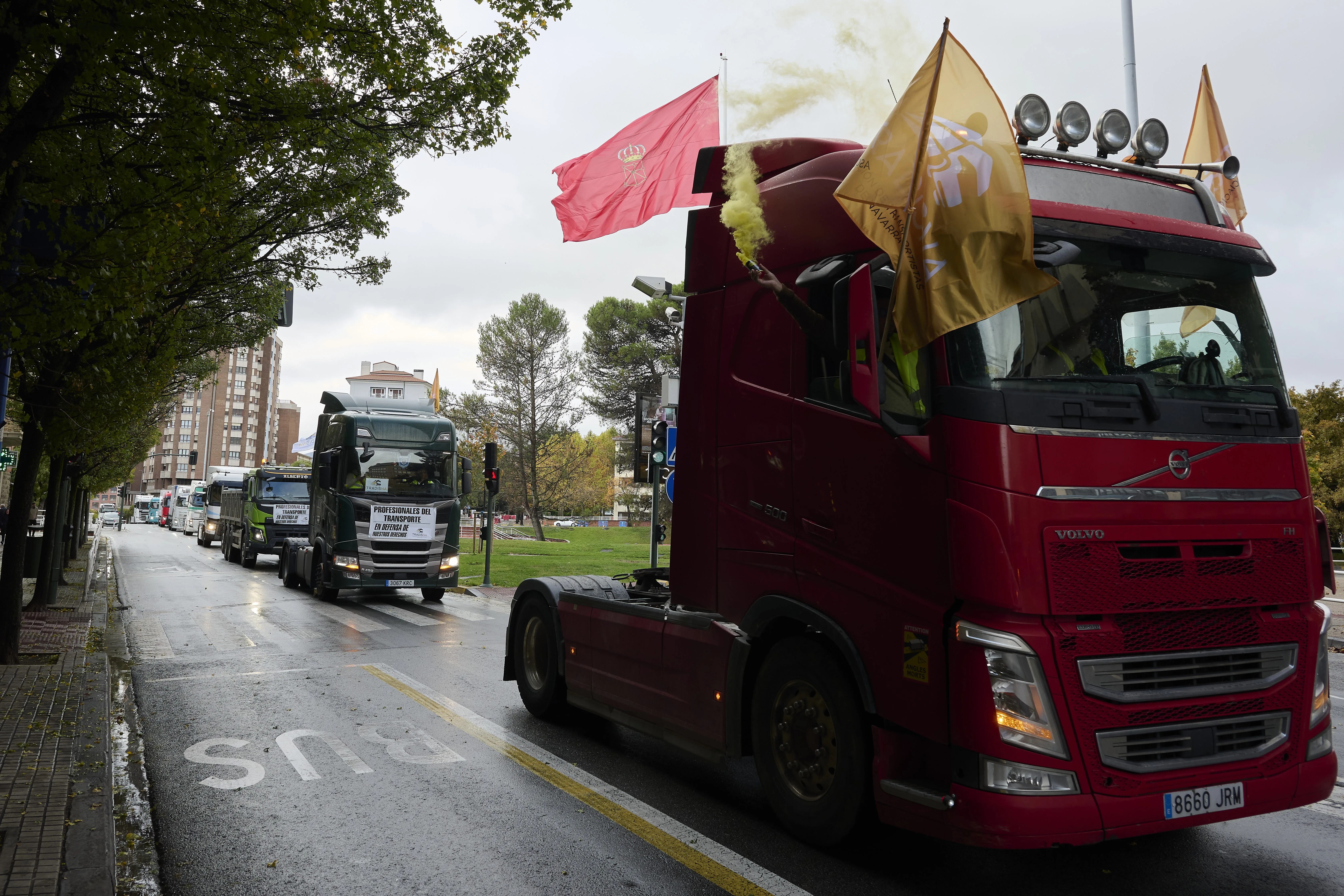 Imagen de la protesta de un centenar de camiones contra las condiciones del sector de transporte por carretera en Navarra