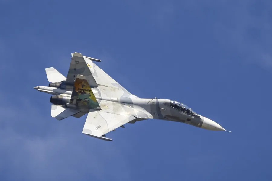 La fuerza aérea de Venezuela celebra una exposición en medio de las tensiones con EE.UU.