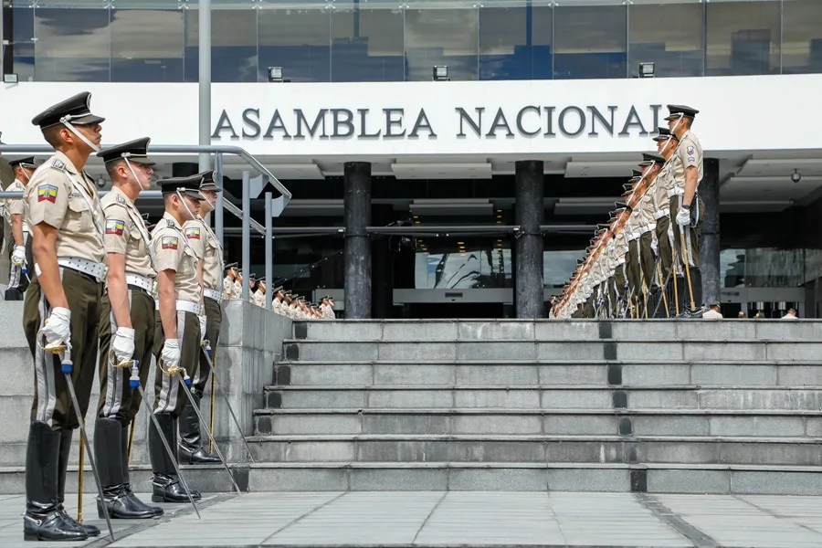 Las cuatro preguntas que se votan en el referéndum de Ecuador