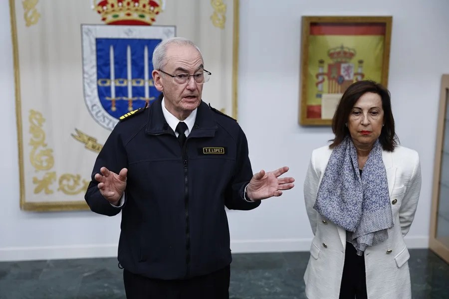 El Jefe de Estado Mayor de la Defensa (JEMAD), el almirante general Teodoro Esteban López Calderón, y la ministra de Defensa en funciones, Margarita Robles