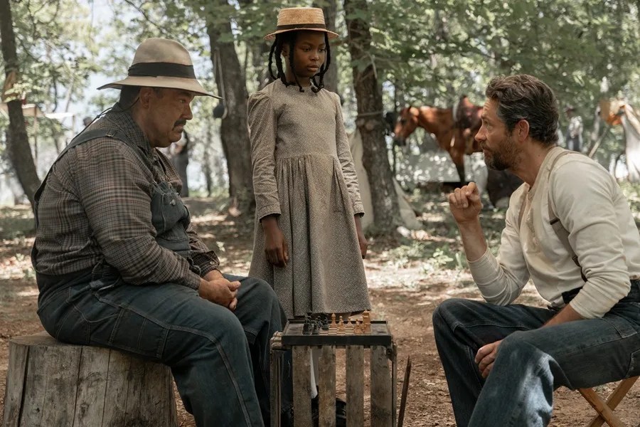 El actor Mel Rodríguez apunta a personajes latinos honestos y cambia la narrativa en 'Sarah's Oil'