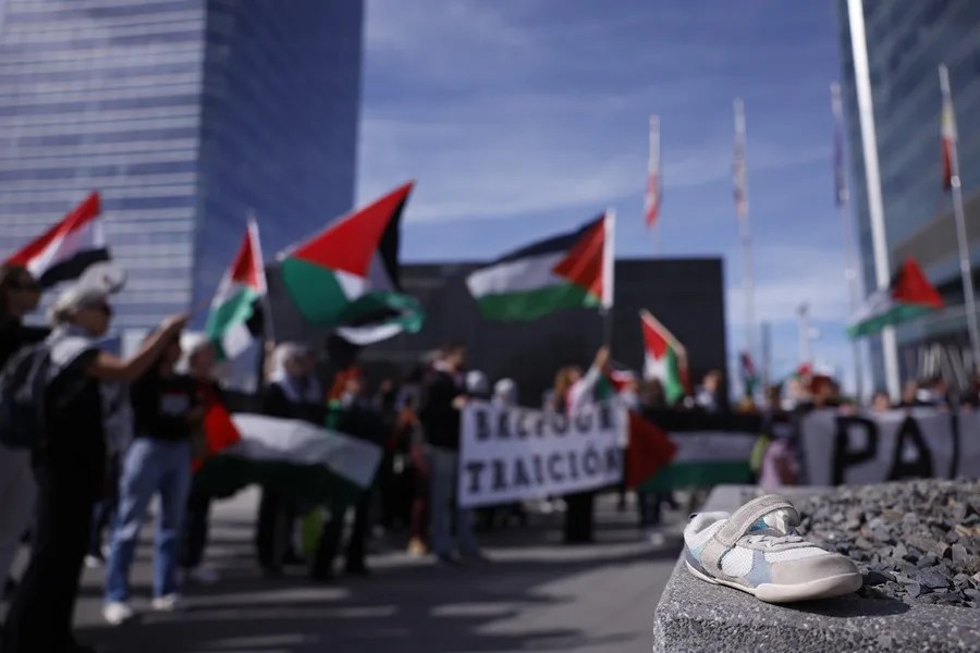 Concentración de Marea Palestina ante la embajada de Reino Unido este domingo en Madrid.