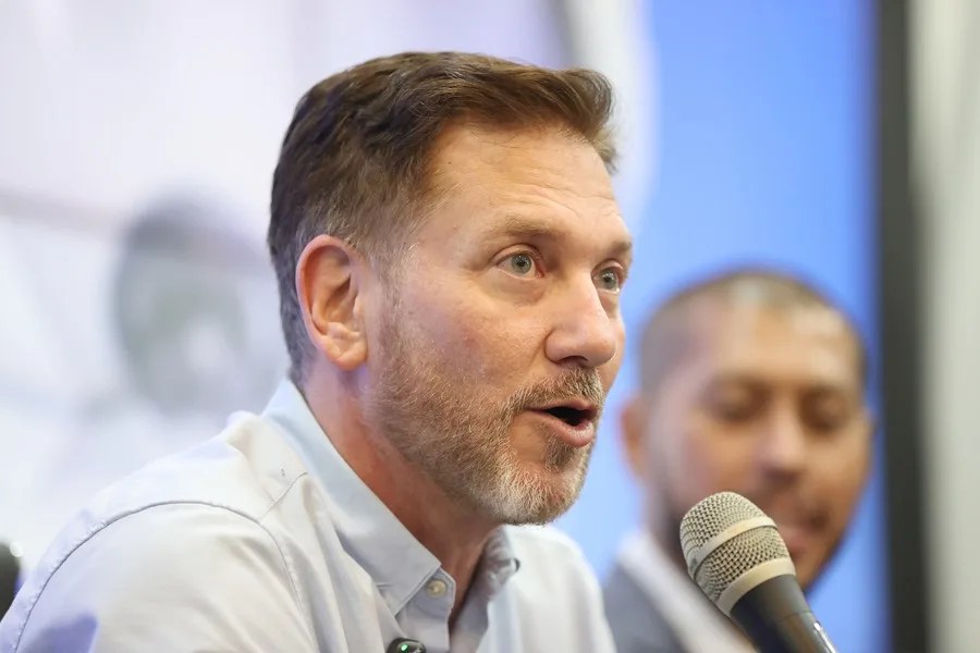 Domínguez dice que jugar con 64 equipos el Mundial de 2030 llevará el fútbol "a más gente"