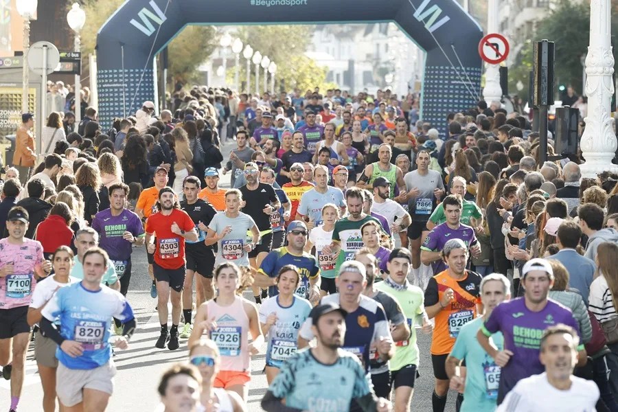 Celebración de la carrera Behobia-San Sebastián a su paso por la capital donostiarra