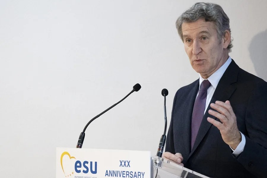 El líder del PP, Alberto Núñez Feijóo durante la clausura del XXX Congreso de la Unión Europea de Mayores (ESU), este viernes en Ciudad Real.