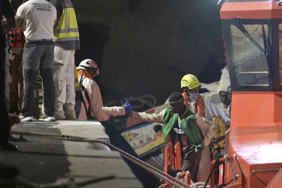Inmigrantes rescatados en El Hierro.