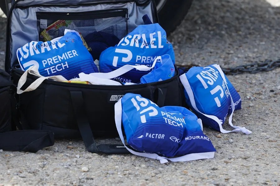 Material del equipo Israel Premier Tech en La Vuelta