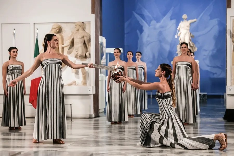 ceremonia de encendido de la llama olímpica para los Juegos Olímpicos de Invierno de Milano Cortina 2026