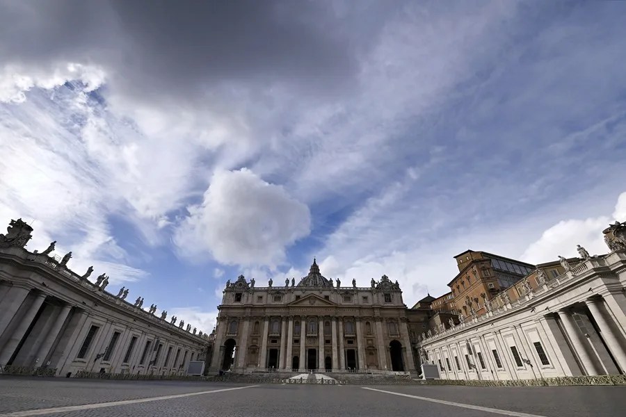 Fotografía de la Plaza de San Pedro, en el Vaticano