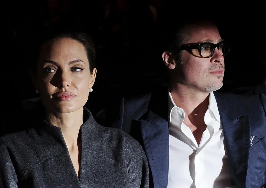 La actriz estadounidense Angelina Jolie (izq.) y el actor estadounidense Brad Pitt