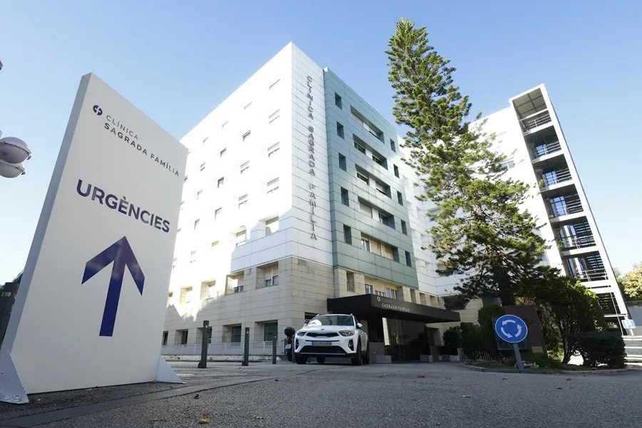 Fachada de la Clínica Sagrada Familia de Barcelona donde el expresidente de la Generalitat Jordi Pujol está ingresado