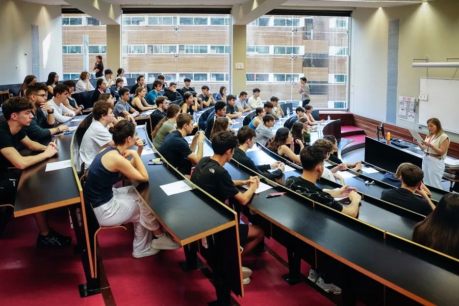 UNIVERSIDAD ESTUDIANTES RENTAS ALTAS