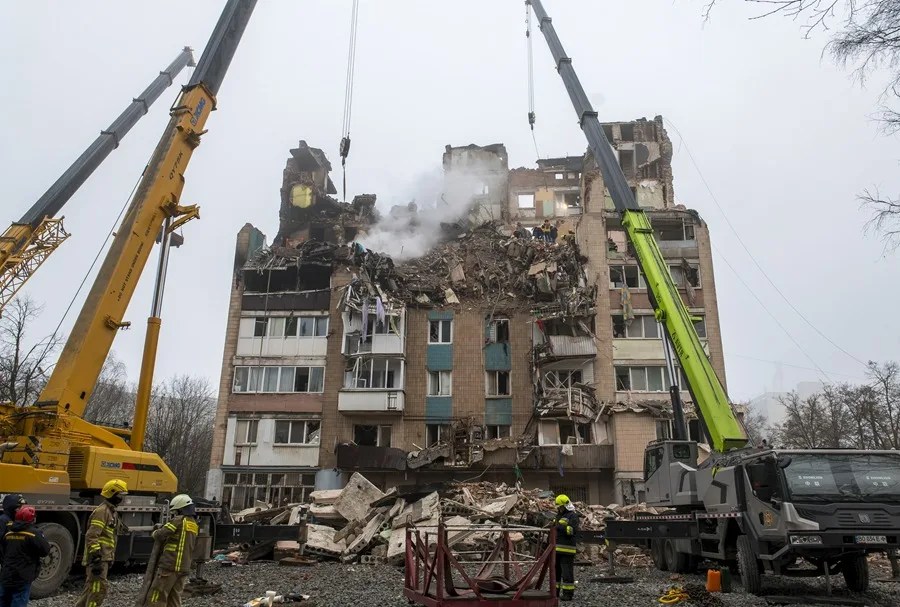 ataque ruso contra un edificio residencial de gran altura en Ternópi