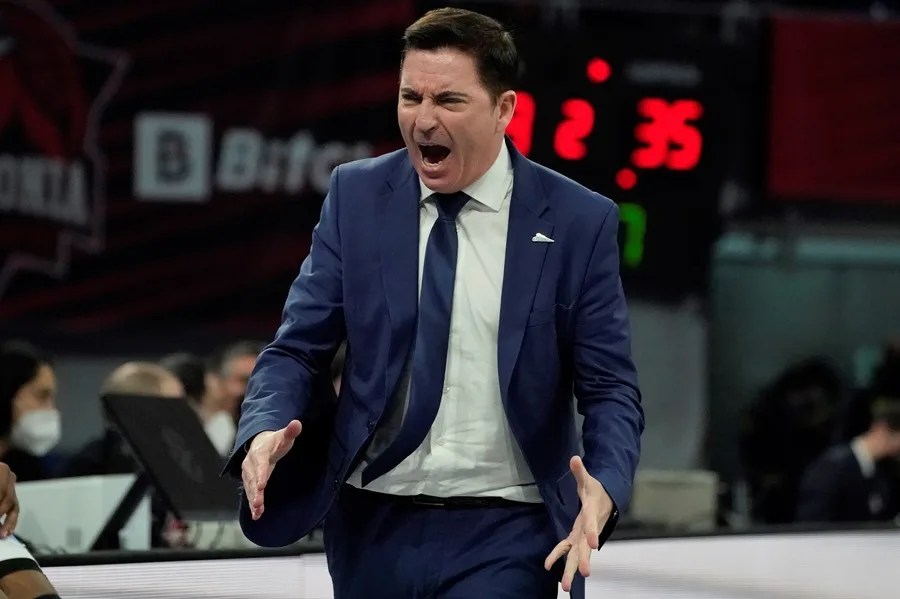 El técnico Xavi Pascual.