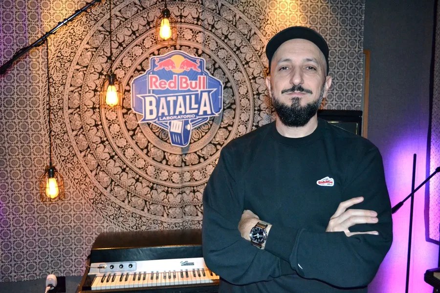 Fotografía de archivo que muestra al veterano 'freestyler' y miembro del jurado de 'Red Bull Batalla', Diego González, posando durante una entrevista con EFE, en Miami (EE.UU.). EFE/ Antoni Belchi