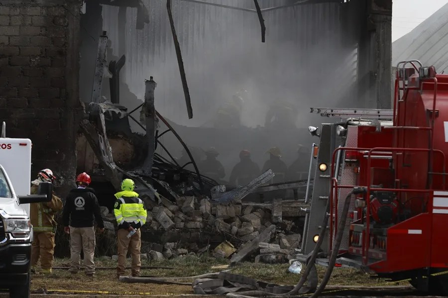 Al menos seis muertos tras la caída de una avioneta en el centro de México