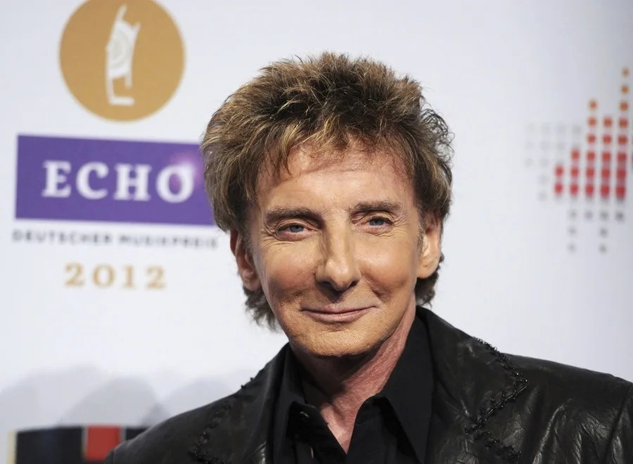 El cantante Barry Manilow anuncia que padece cáncer de pulmón y aplaza conciertos en EEUU