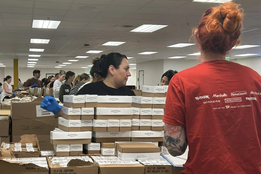 Miles de latinos abarrotan los bancos de comida en EE.UU. ante la asfixiante inflación