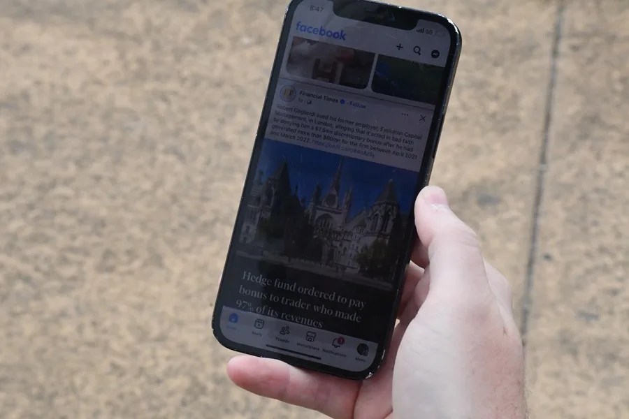Fotografía que muestra la portada de una red social este miércoles