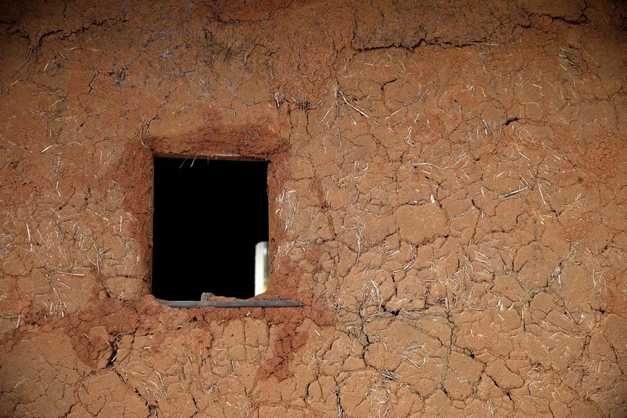 Fotografía de una casa con techo de paja en La Chorrera, Panamá
