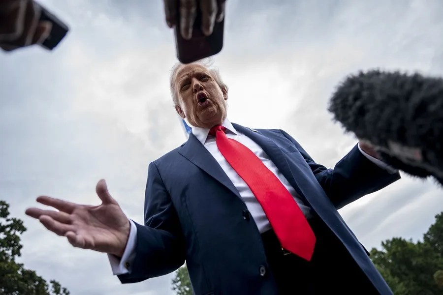 Trump voló "muchas más veces" de lo reportado en el jet de Epstein, según nuevos archivos