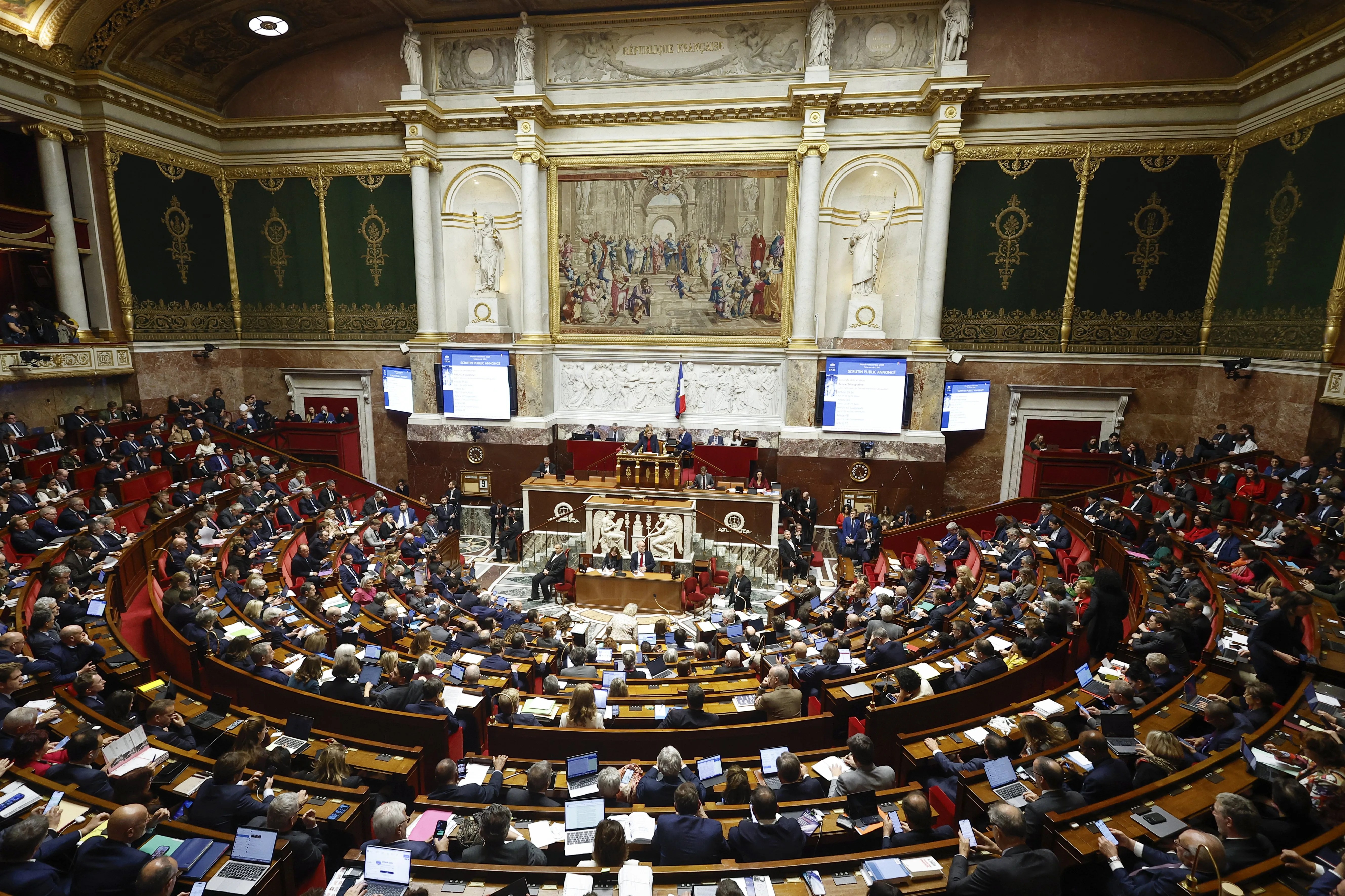 La Asamblea Nacional francesa durante la votación final sobre el proyecto de ley de presupuesto de la Seguridad Social para 2026, en París, Francia.