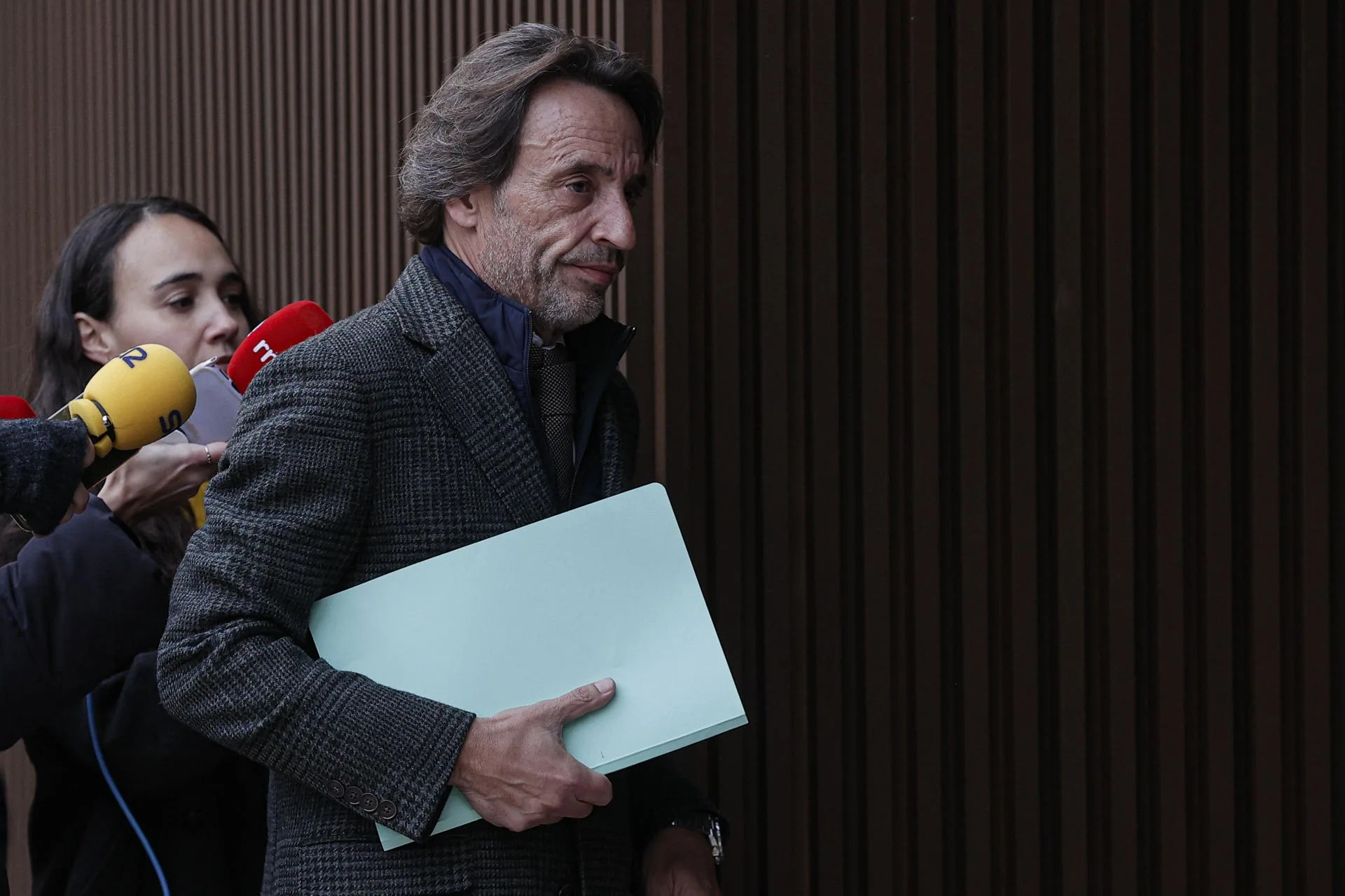 El jefe de gabinete de Carlos Mazón en su etapa como president de la Generalitat, José Manuel Cuenca, vuelve a declarar ante la jueza de Catarroja (Valencia) que instruye la dana. EFE/Manuel Bruque
