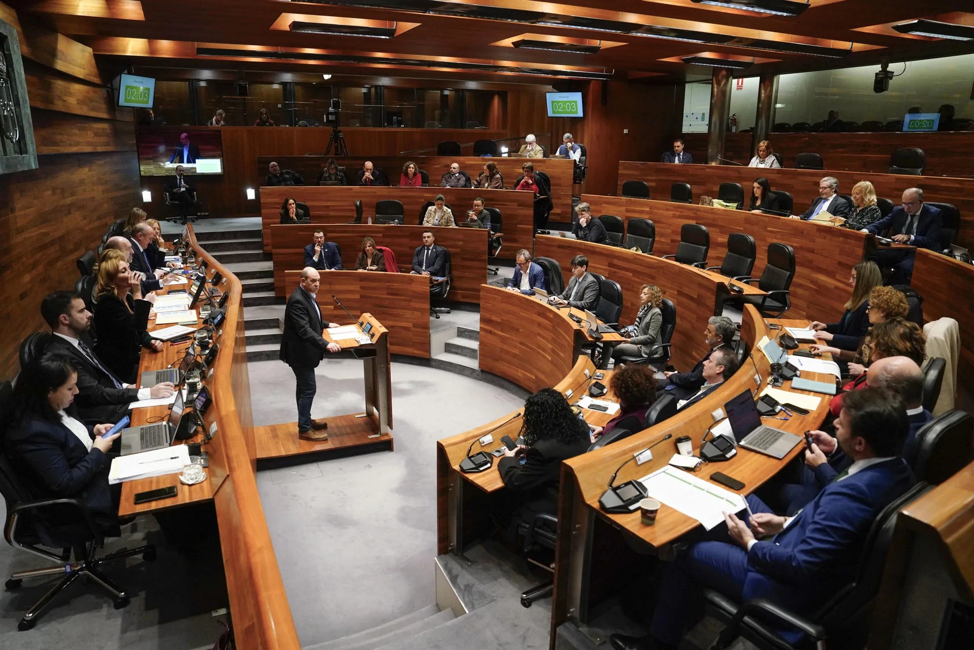 La Junta General aprueba la modificación legal para exonerar de la deuda del salario social