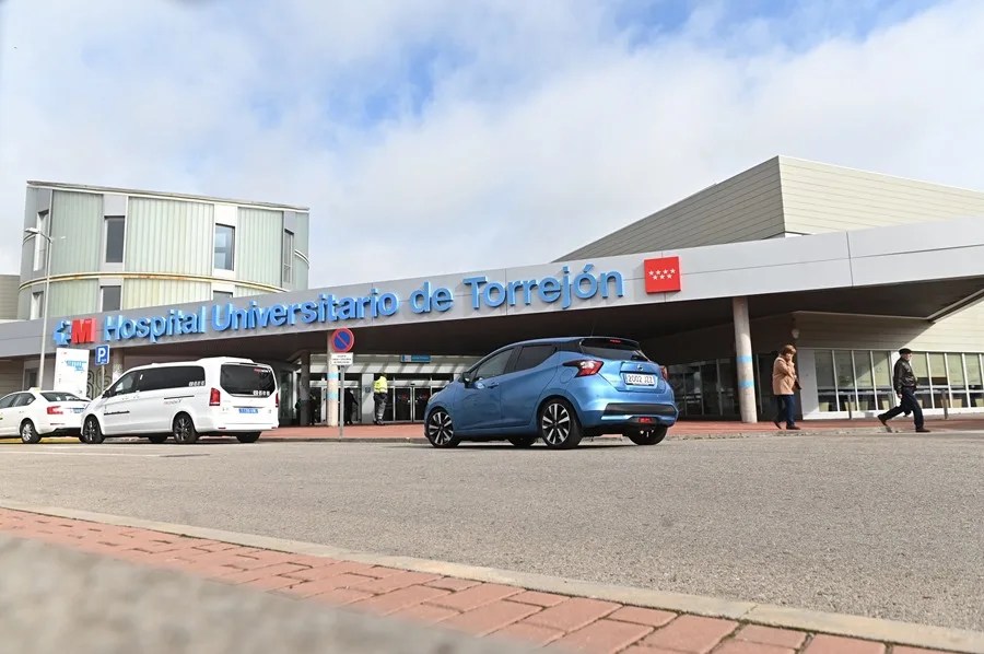 Fachada principal del Hospital Universitario de Torrejón de Ardoz