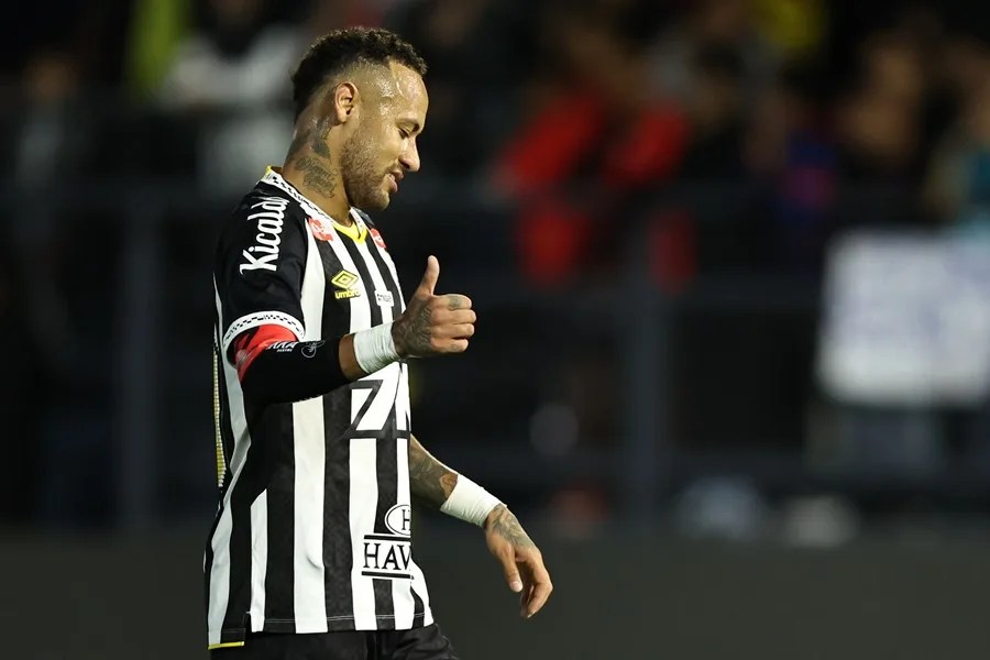 Neymar renueva su contrato con el Santos hasta diciembre de 2026