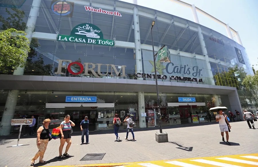 Vista de una plaza comercial en la Ciudad de México (México). EFE/ Mario Guzmán