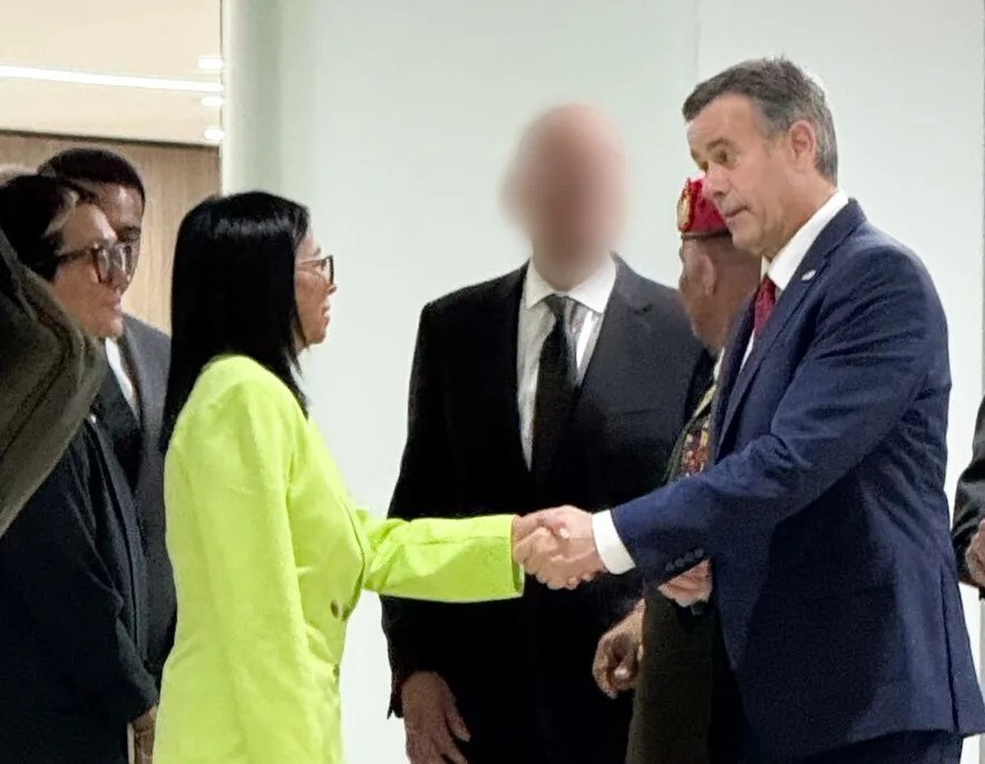 Delcy Rodríguez se reunió con el director de la CIA en Caracas, según medios de EE.UU.