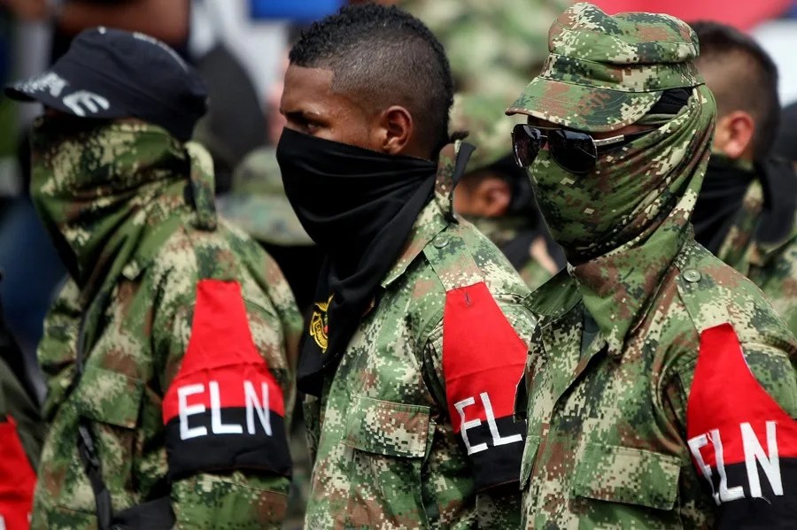 Petro advierte a la guerrilla del ELN de acciones militares conjuntas con Venezuela si no sale de ese país
