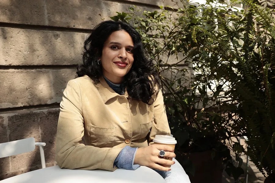 Fotografía del 25 de enero de 2026 que muestra a la cineasta dominicana Gabriela Ortega posando durante una entrevista con EFE en la Ciudad de México (México). EFE/ José Méndez