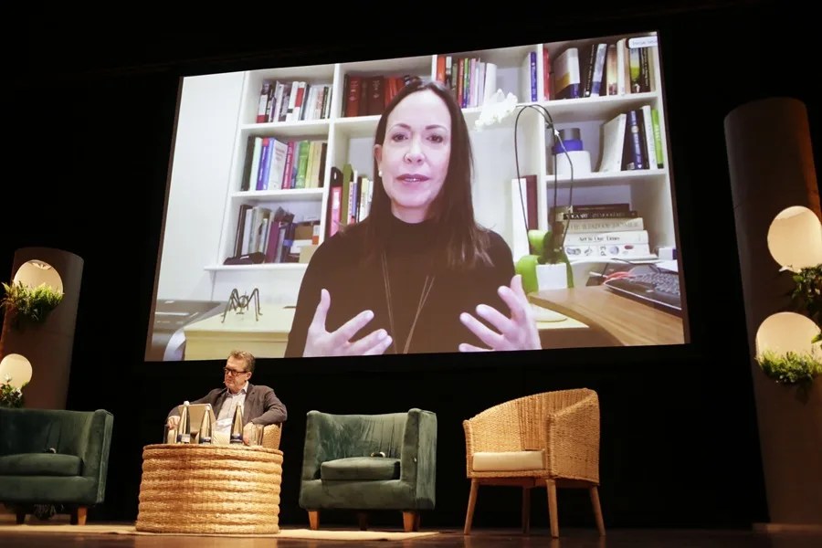 María Corina Machado dice que la amnistía es por presión de EE.UU. y cuestiona a Delcy Rodríguez