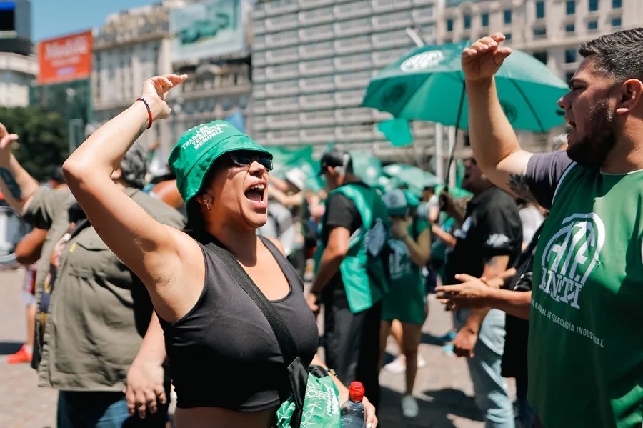 Casi 22.000 empleados públicos de Argentina perdieron su trabajo en el segundo año de Gobierno de Milei