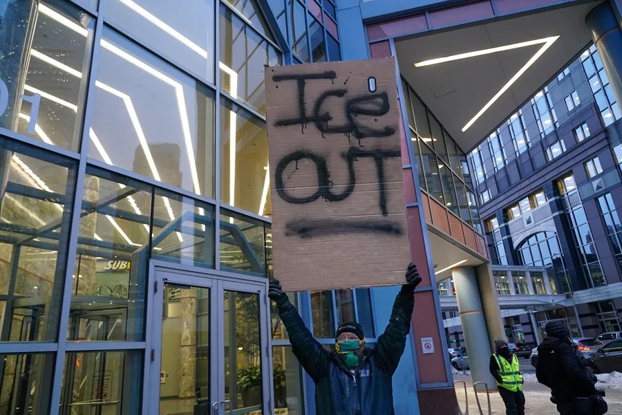 Mineápolis, tras la salida de Bovino: "Es un gran paso pero debemos seguir en las calles"