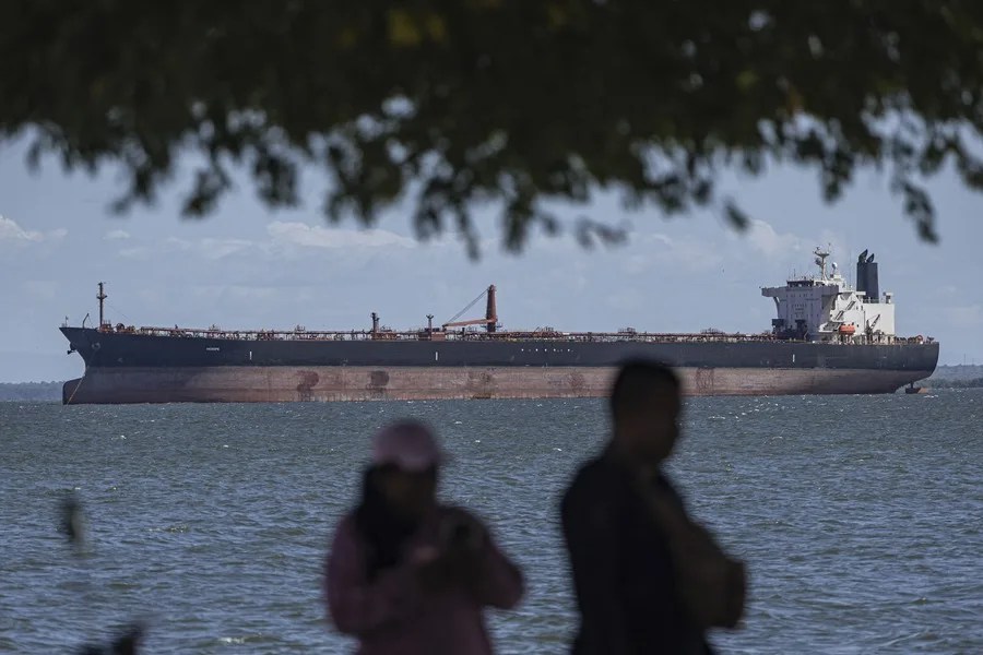 Trump dice que Venezuela entregará entre 30 y 50 millones de barriles de petróleo a EE.UU.