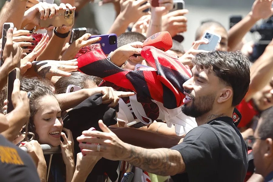 Flamengo presenta a Paquetá, el fichaje más caro del fútbol en Brasil