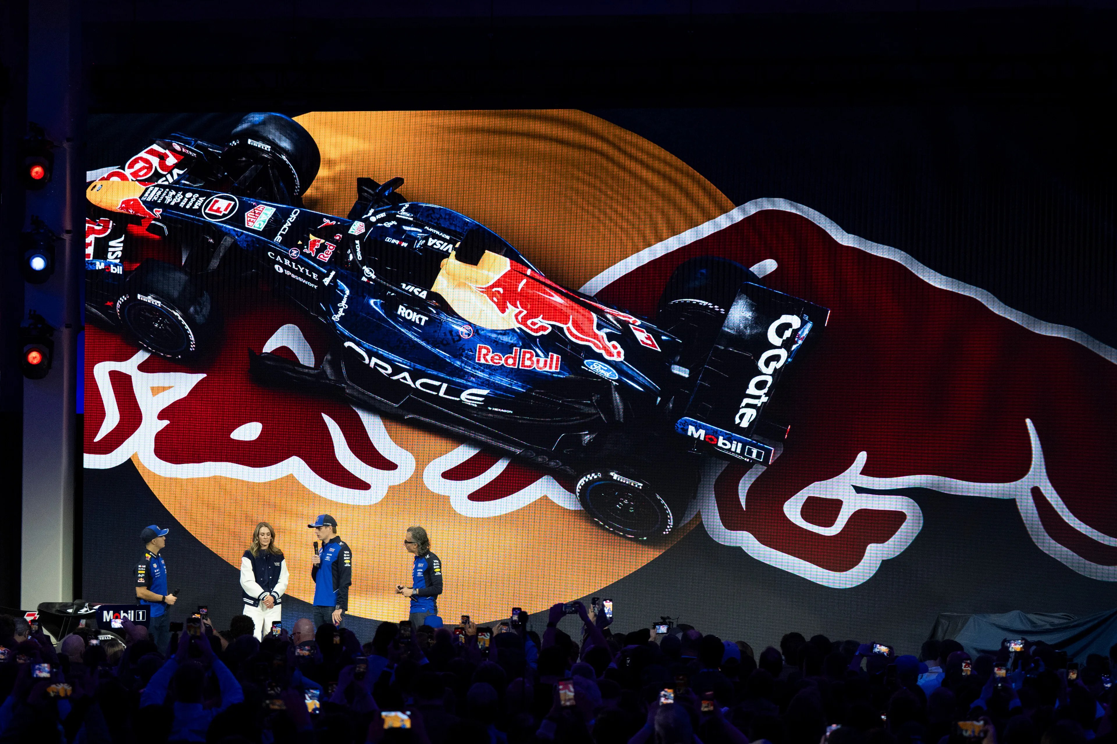 Red Bull y Ford muestran al mundo el RB22 con diseño azul retro