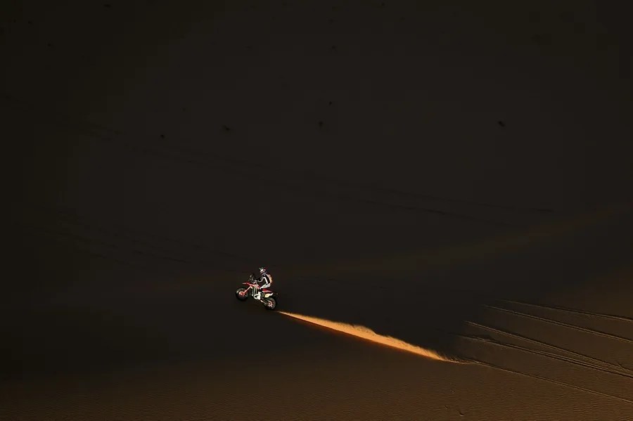 El piloto español de motos Tosha Schareina