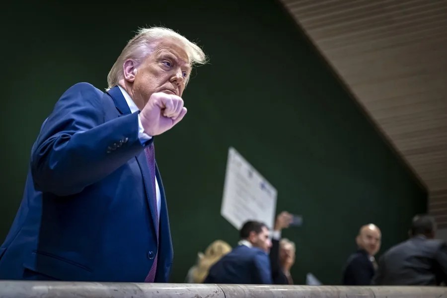 Trump anuncia en Davos que EE. UU. hablará con Irán