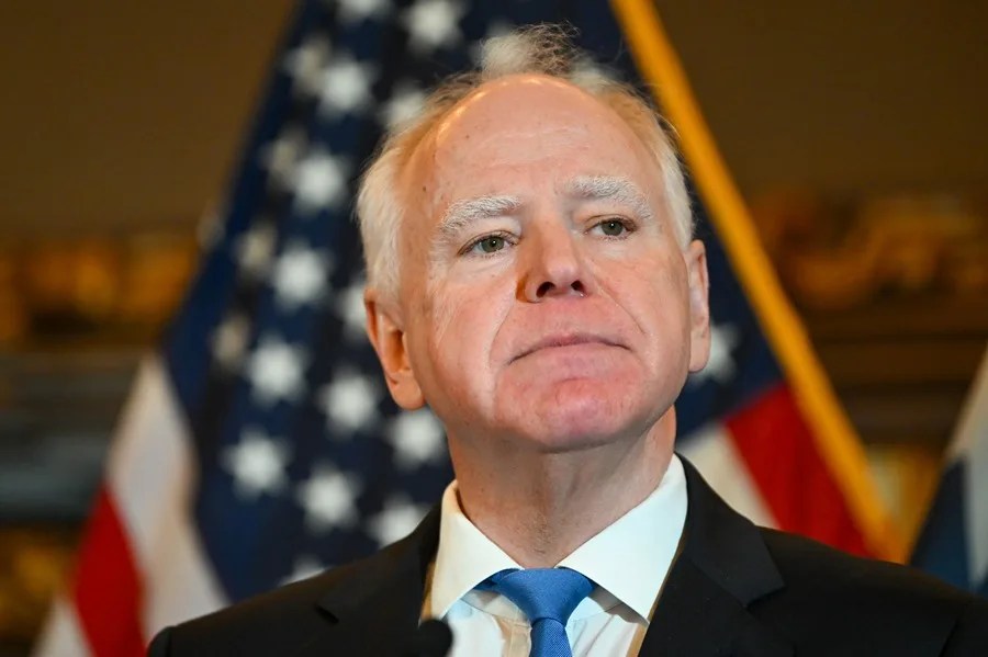 Tim Walz, excandidato a vicepresidente de EE.UU., no repetirá como gobernador por un caso de fraude